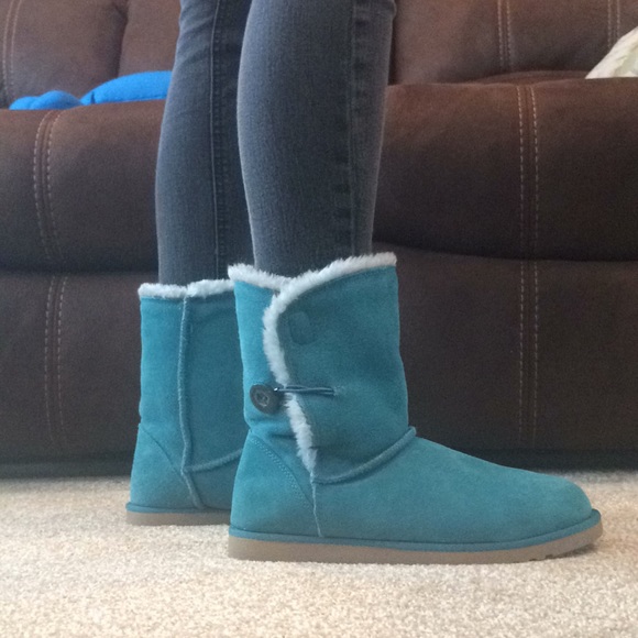 teal snow boots